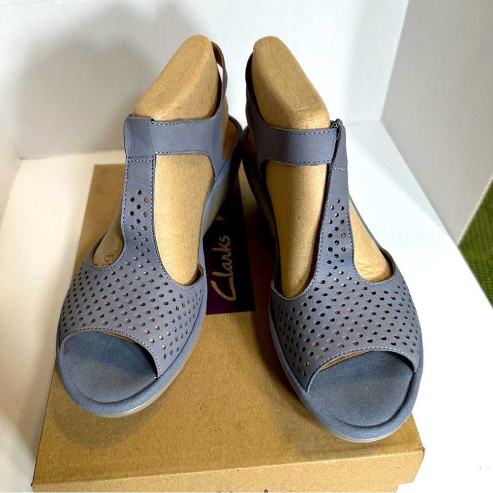 NIB Clarks Leather T Strap Women's Blue Wedge Reedly Waylin Sandals Size 8.5